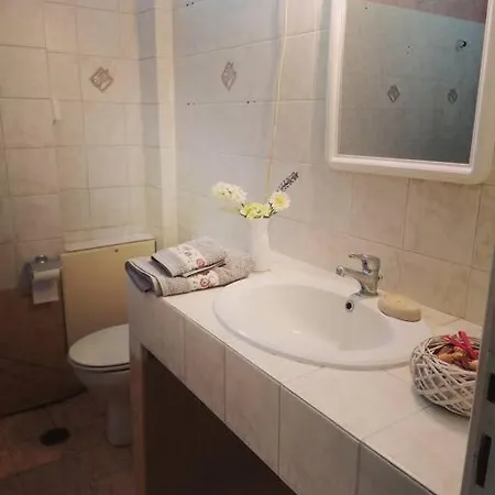 ήσυχο σπίτι δίπλα στη θάλασσα * Akovitika